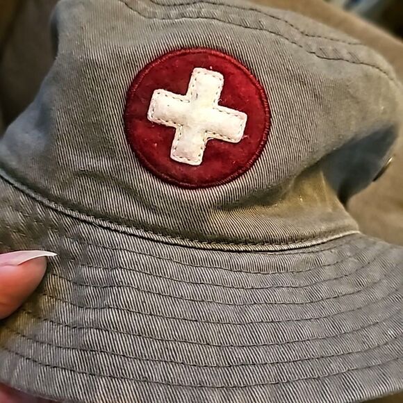 RARE. Abercrombie & Fitch Bucket Hat W/RedCross Emblem - Picture 6 of 6